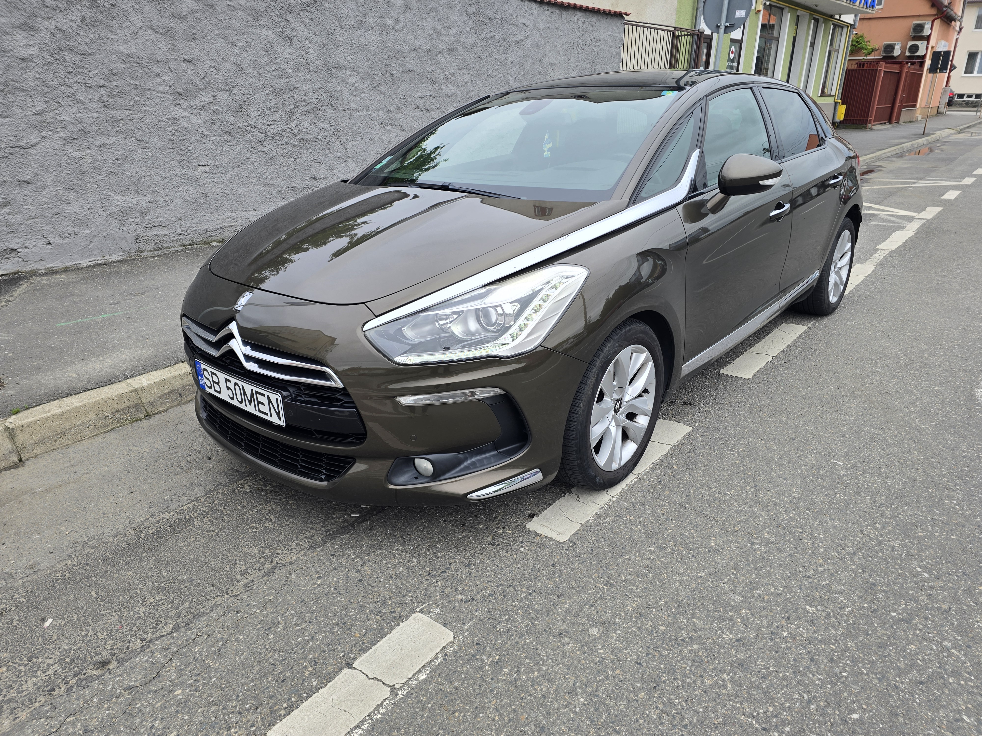 Rent a Car - Citroen DS5
